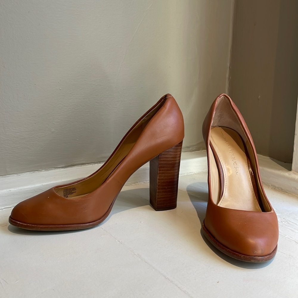 Banana Republic high heel shoes.  Size 8.  3 inch block heel.